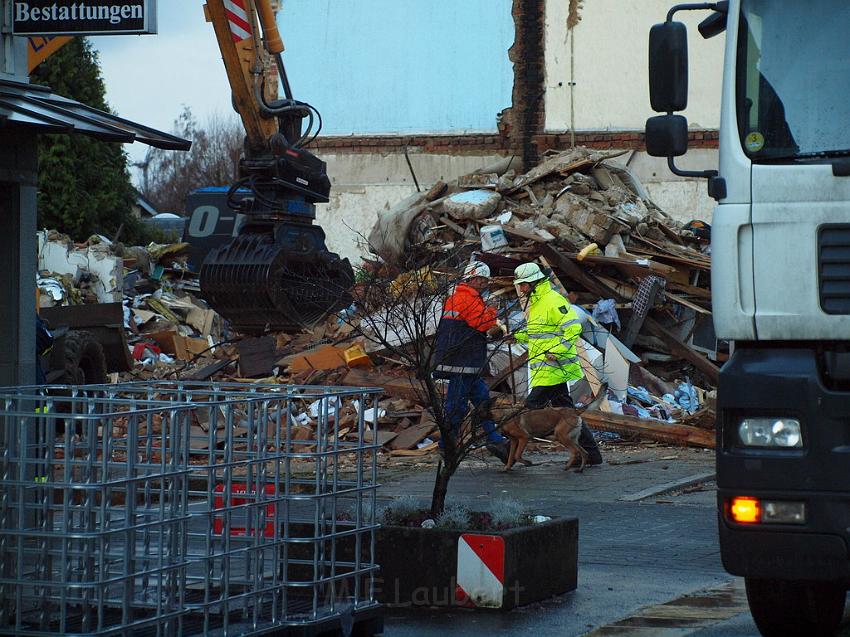 Hausexplosion Bruehl bei Koeln Pingsdorferstr P578.JPG